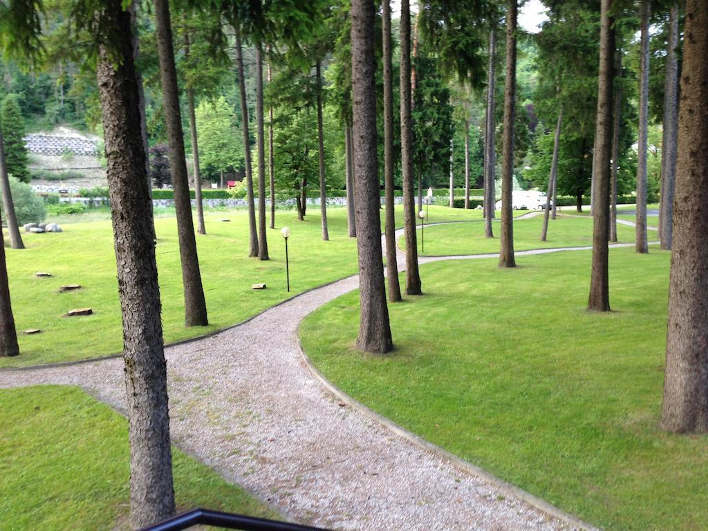 コマーノ・テルメResidenza Finestra Sul Parcoアパートメント エクステリア 写真