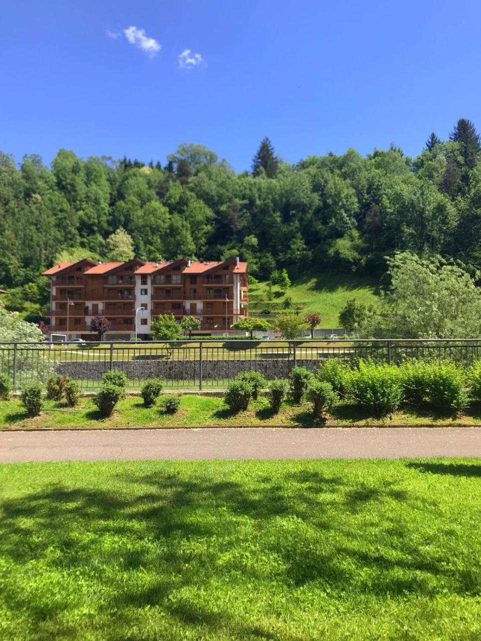 コマーノ・テルメResidenza Finestra Sul Parcoアパートメント エクステリア 写真